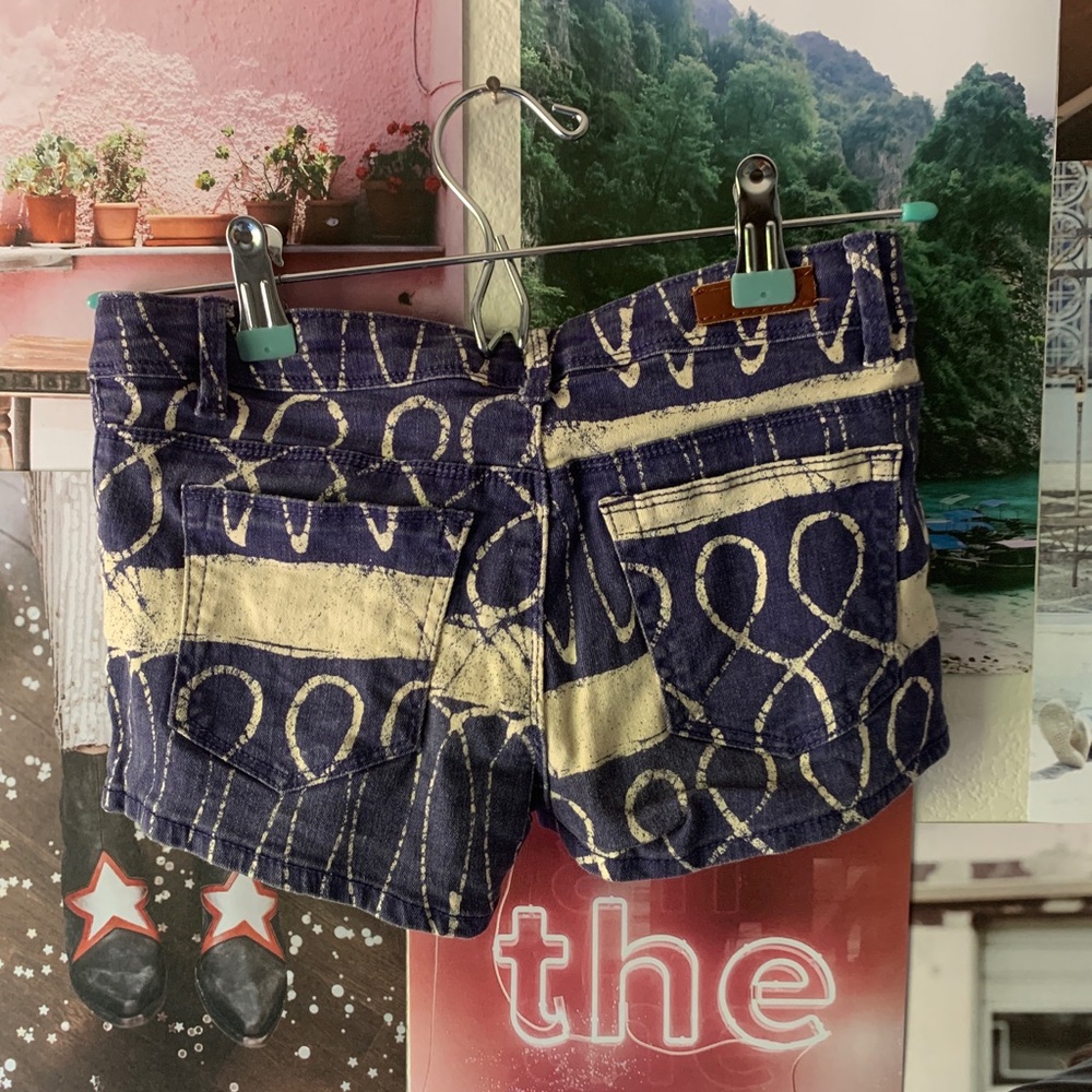 Roxy Shorts - Picture 2 of 3